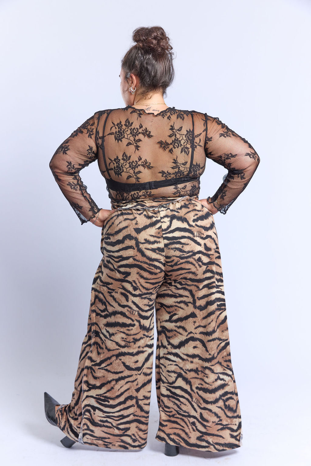 מכנסי לולה- מנוזברה ואפל