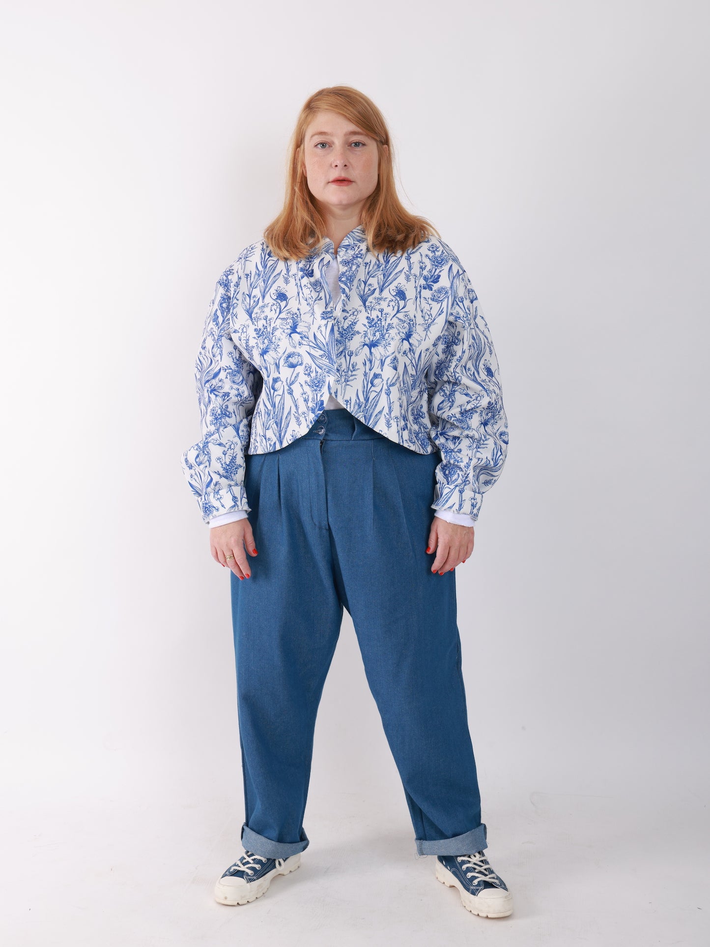 ג׳קט מותני צרעה - כחול לבן פרחוני