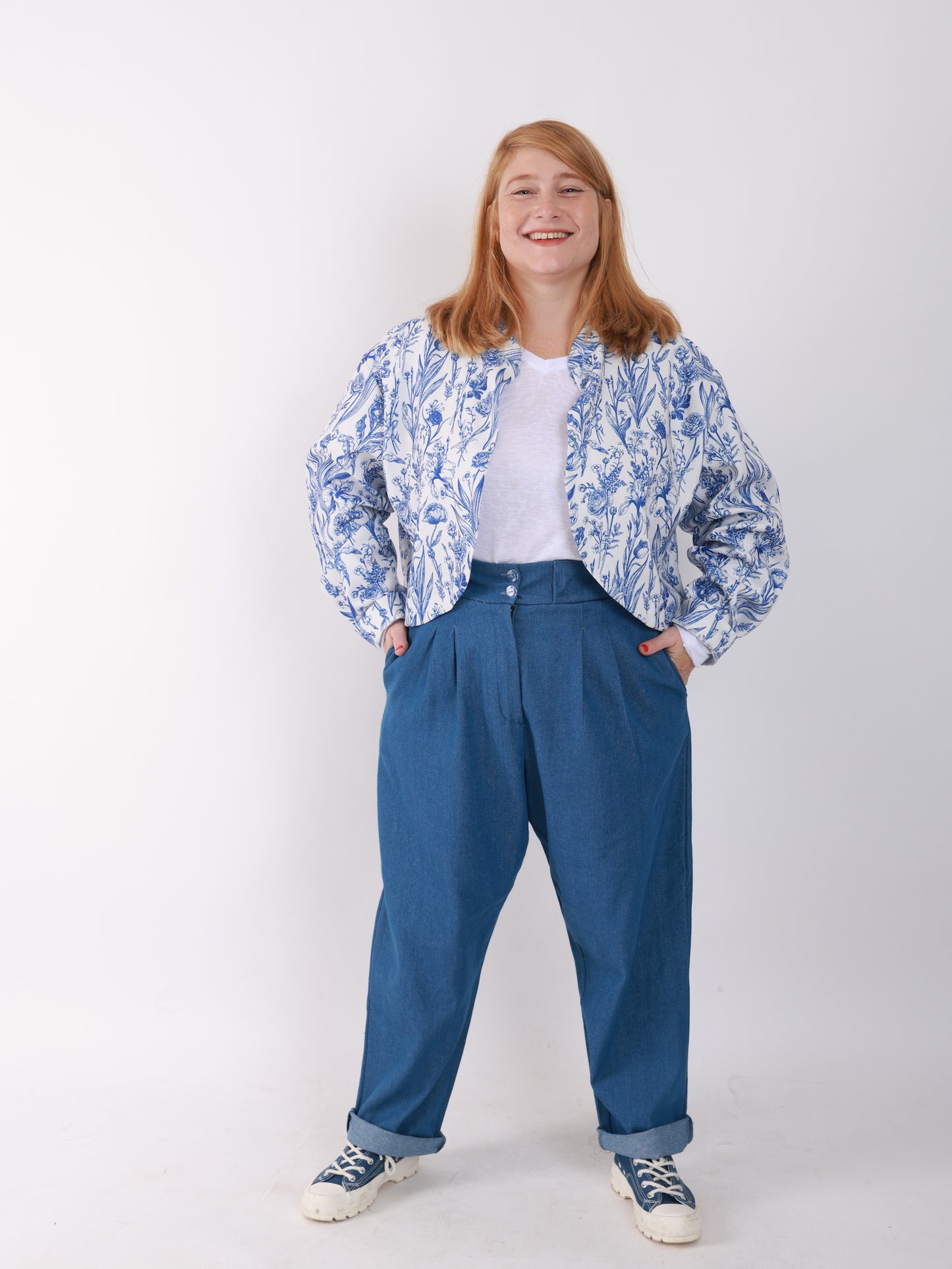 ג׳קט מותני צרעה - כחול לבן פרחוני