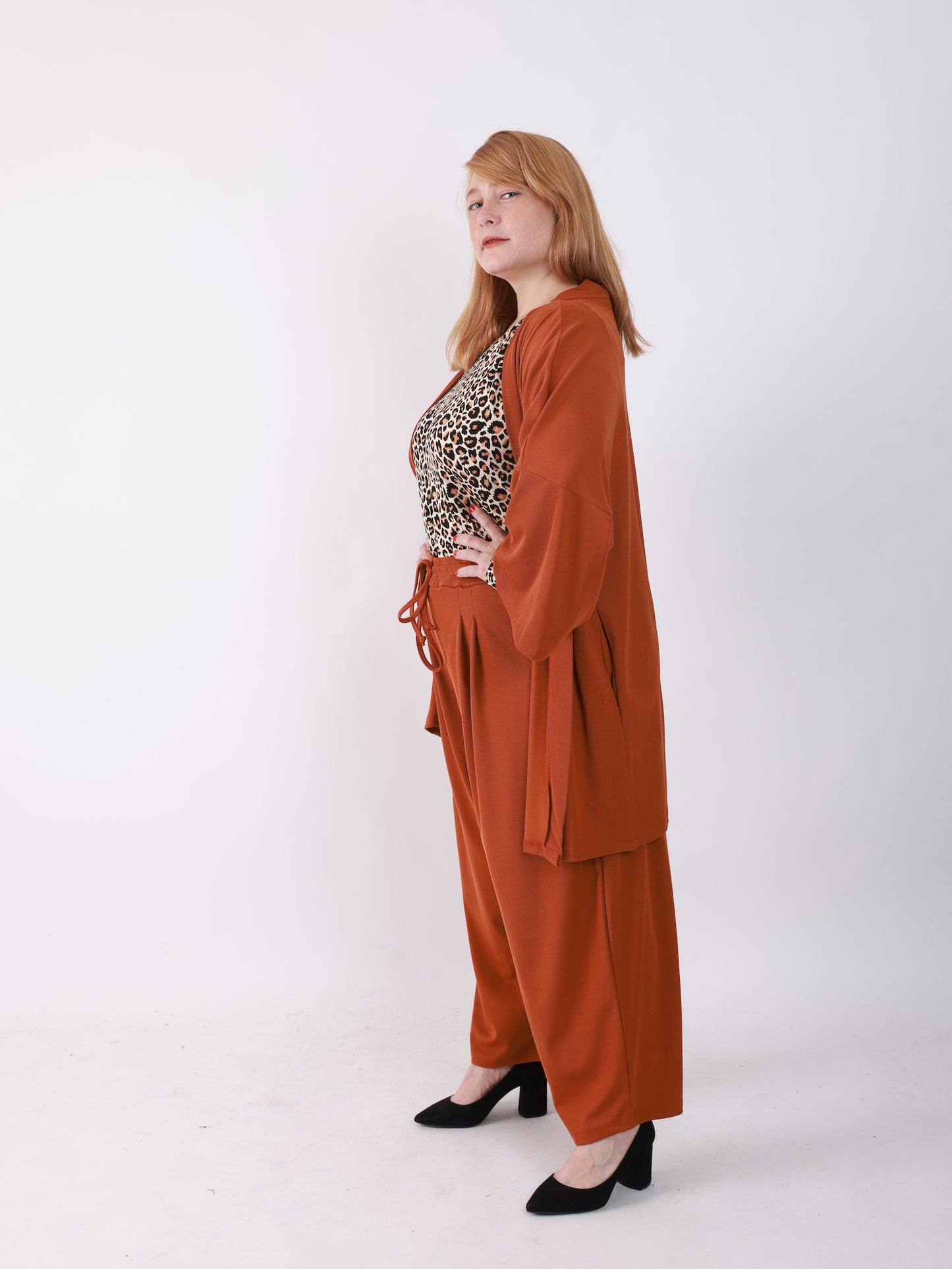 מכנסי המשפיענית - חמרה ריב