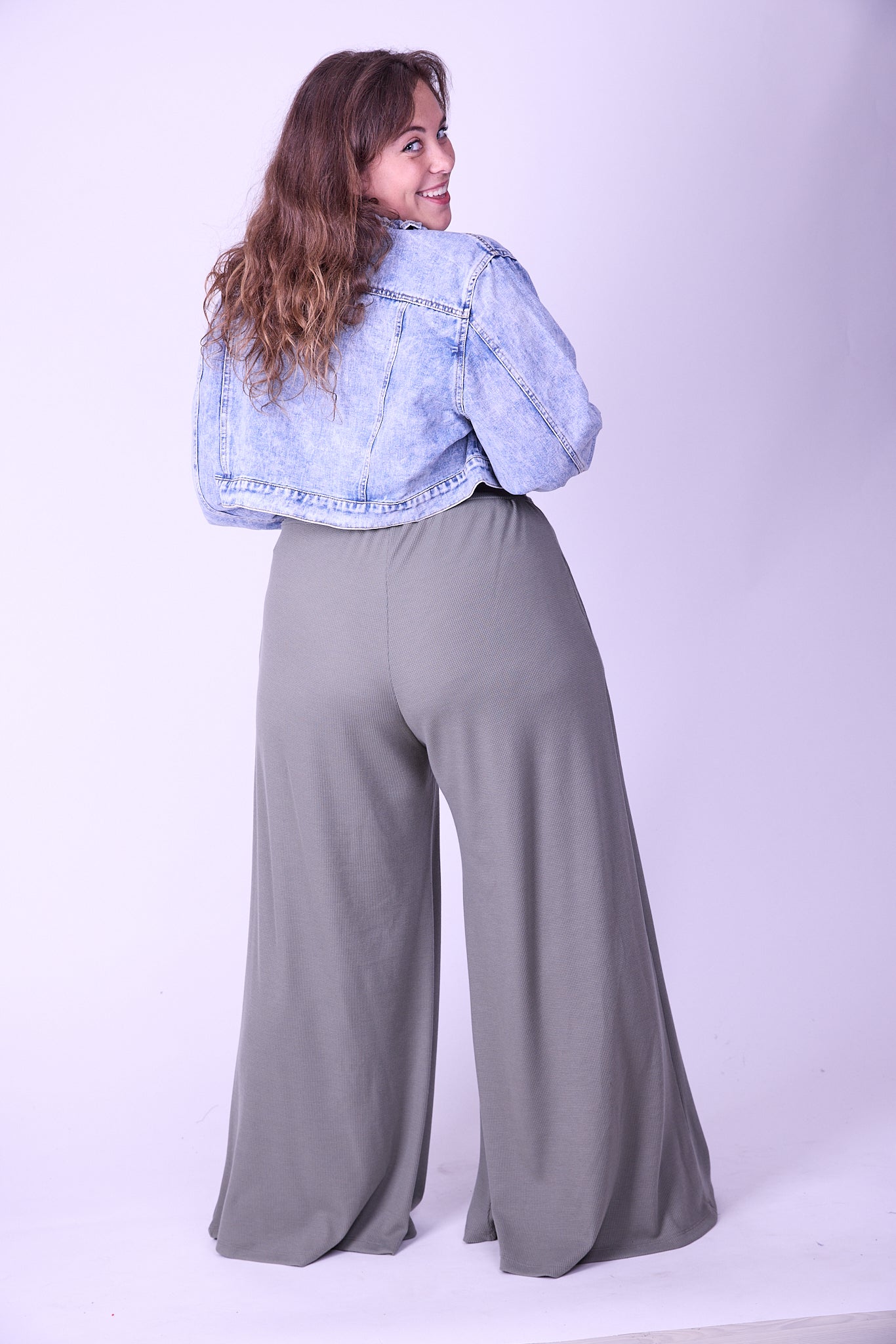 ג׳קט ורד- ג׳ינס משופשף