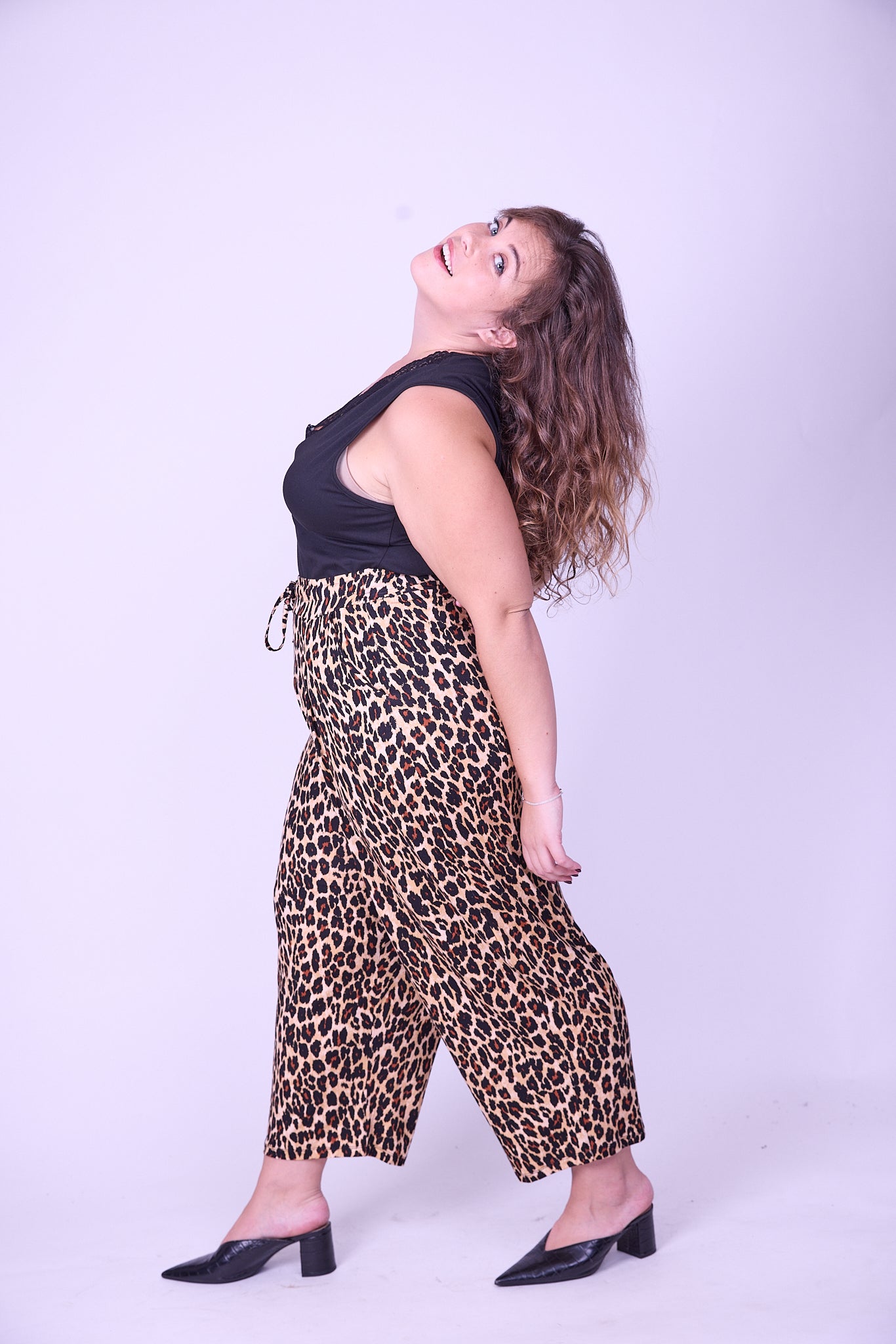 מכנסי המשפיענית - מנומר חברבורות צפופות