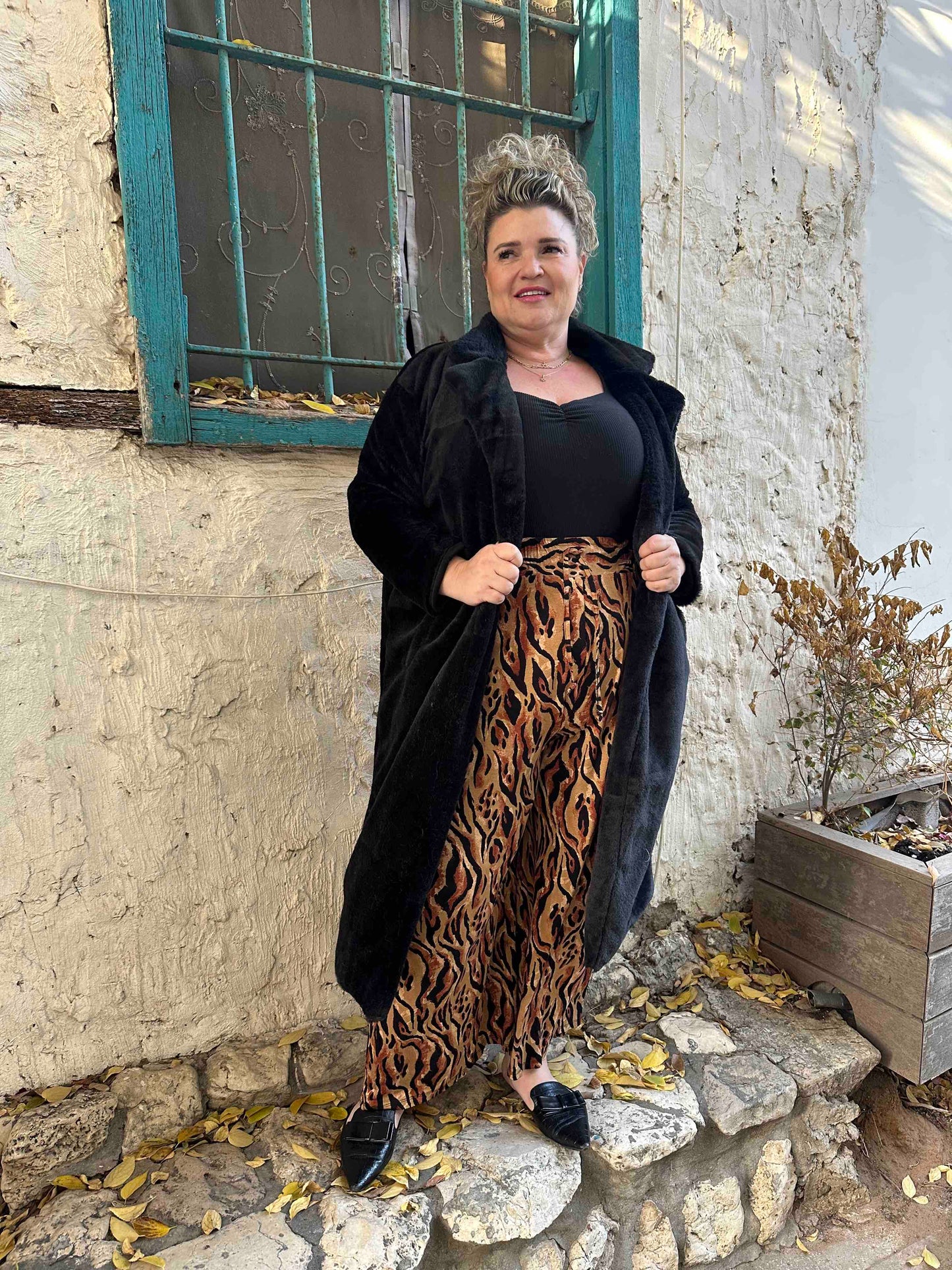 מעיל פון חושים - פרווה שחור
