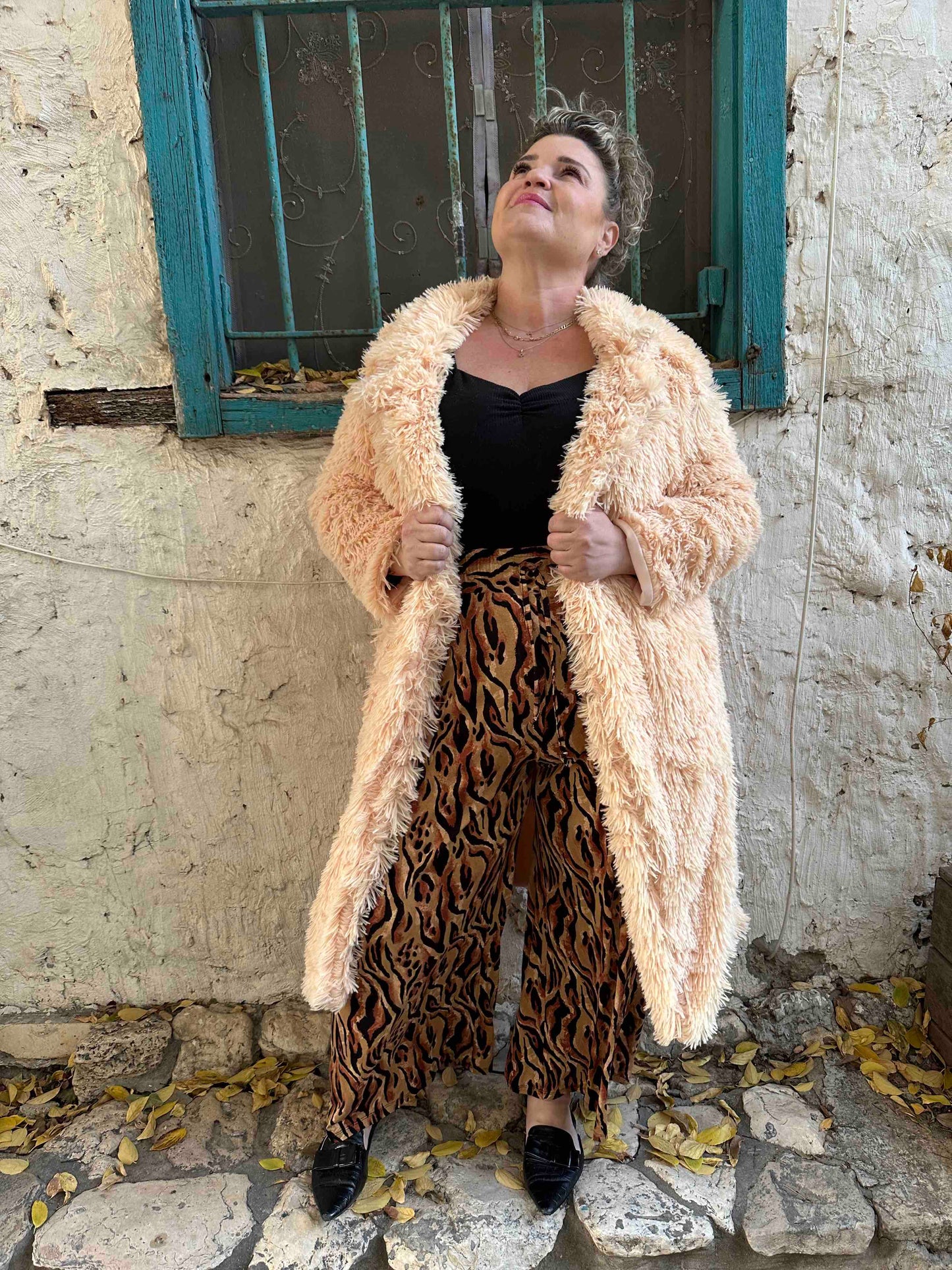 מעיל פון חושים - פרווה פלאפית בג׳
