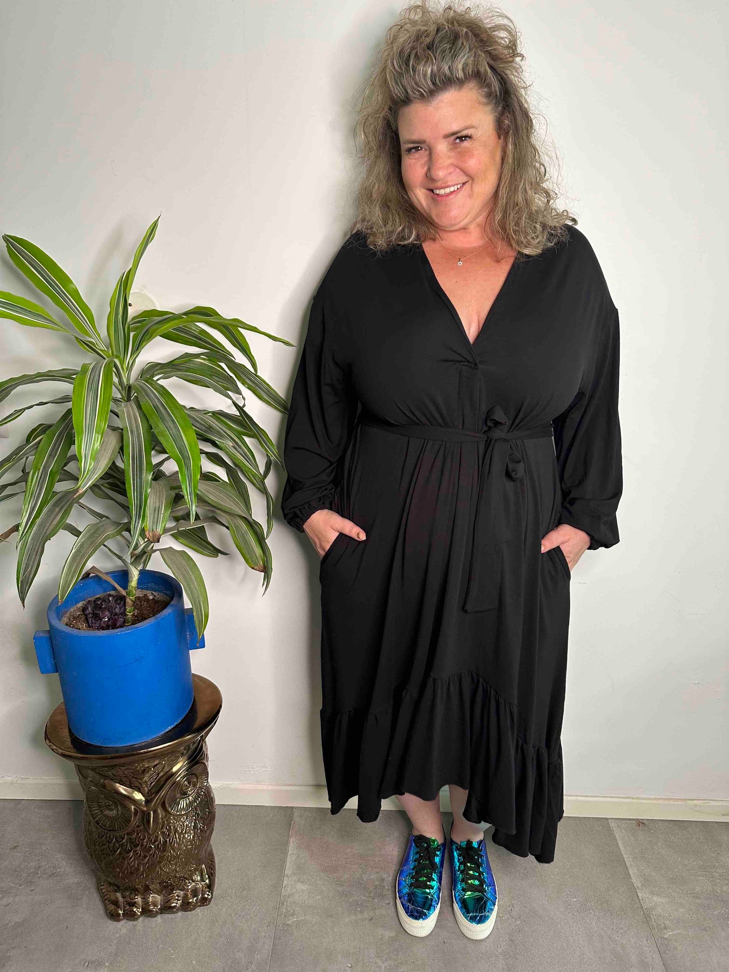 שמלת מלכת החרטות- שחור ואפל