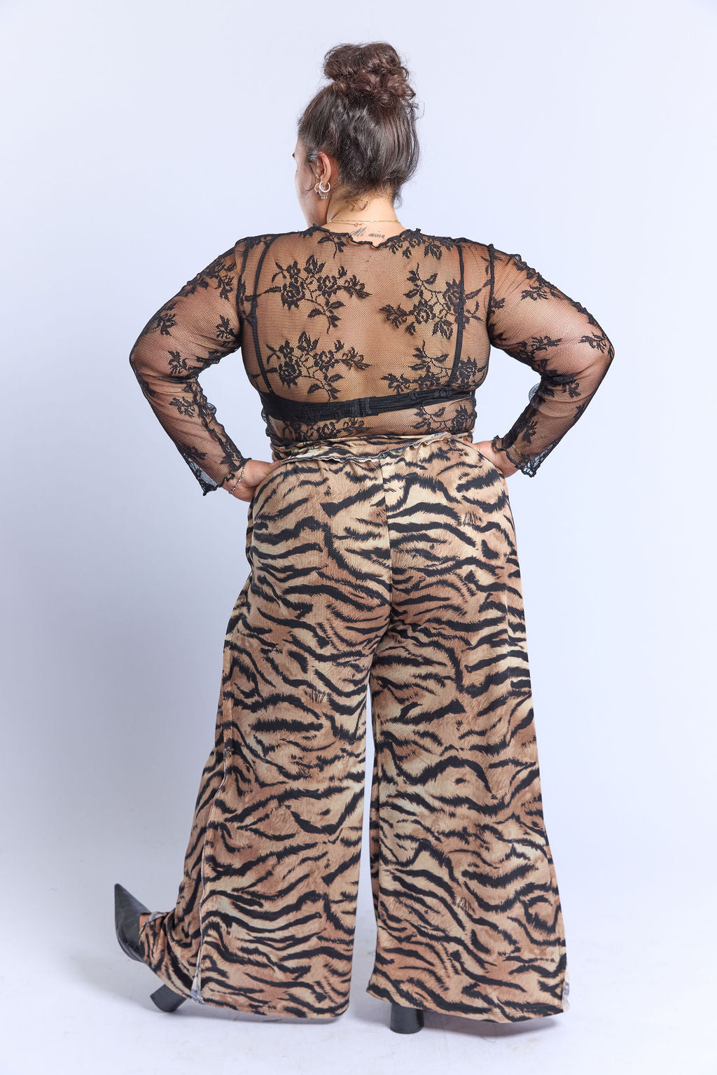 מכנסי לולה- מנוזברה ואפל