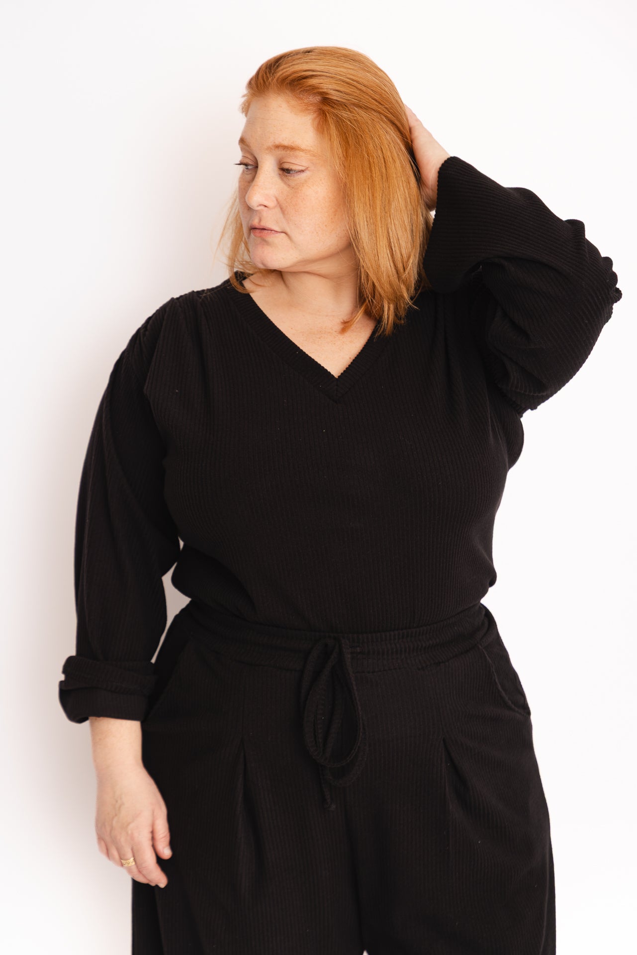 טישירט לא מורידה - שחור דמוי קורדרוי