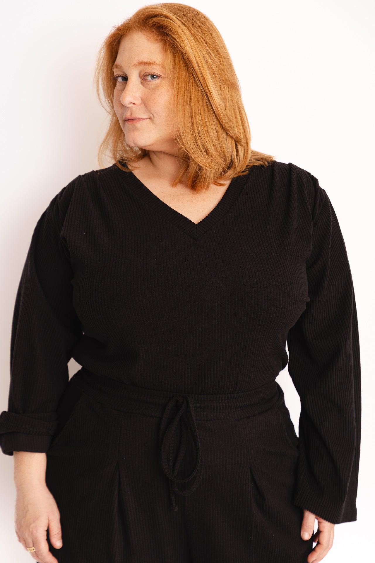 טישירט לא מורידה - שחור דמוי קורדרוי