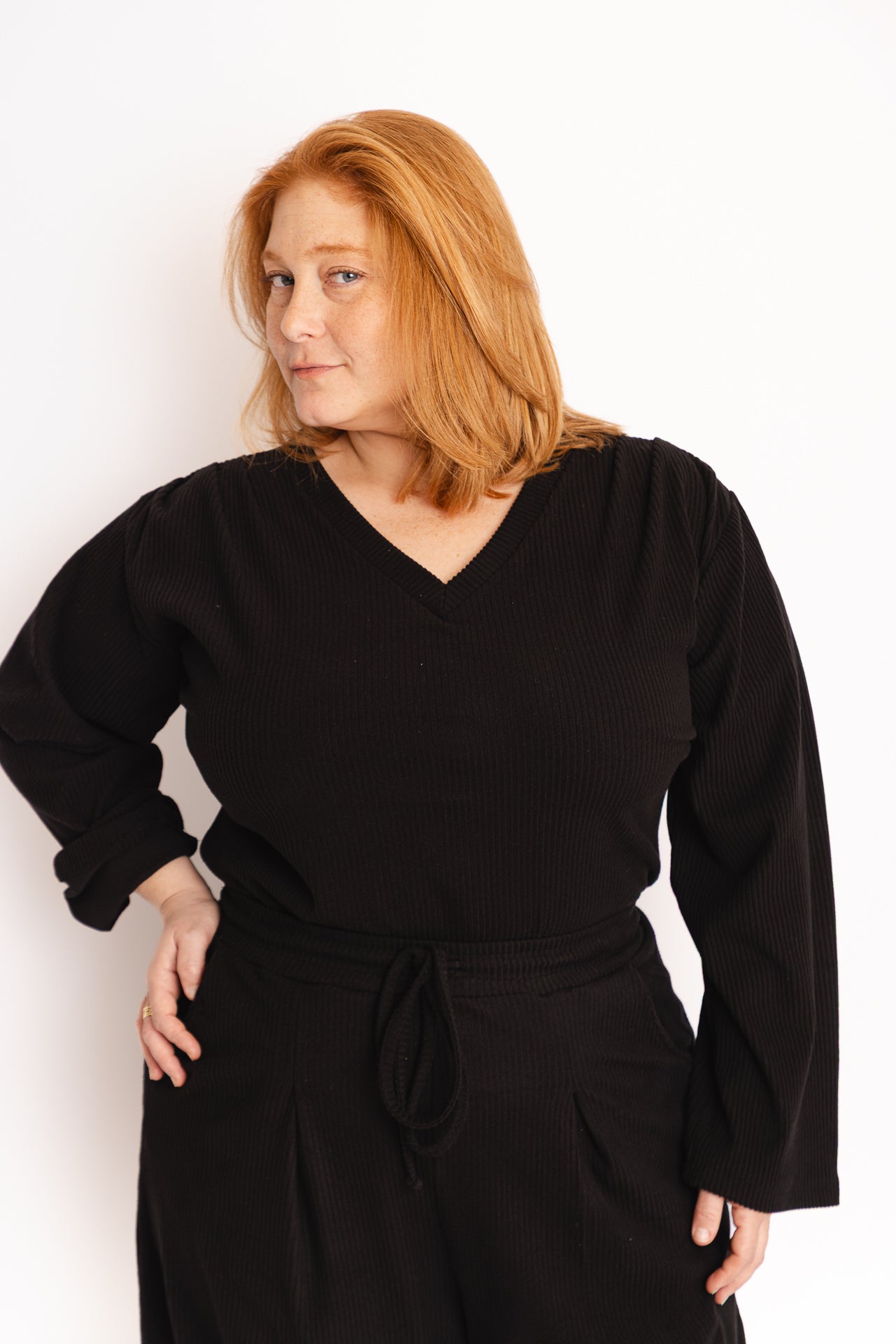 טישירט לא מורידה - שחור דמוי קורדרוי