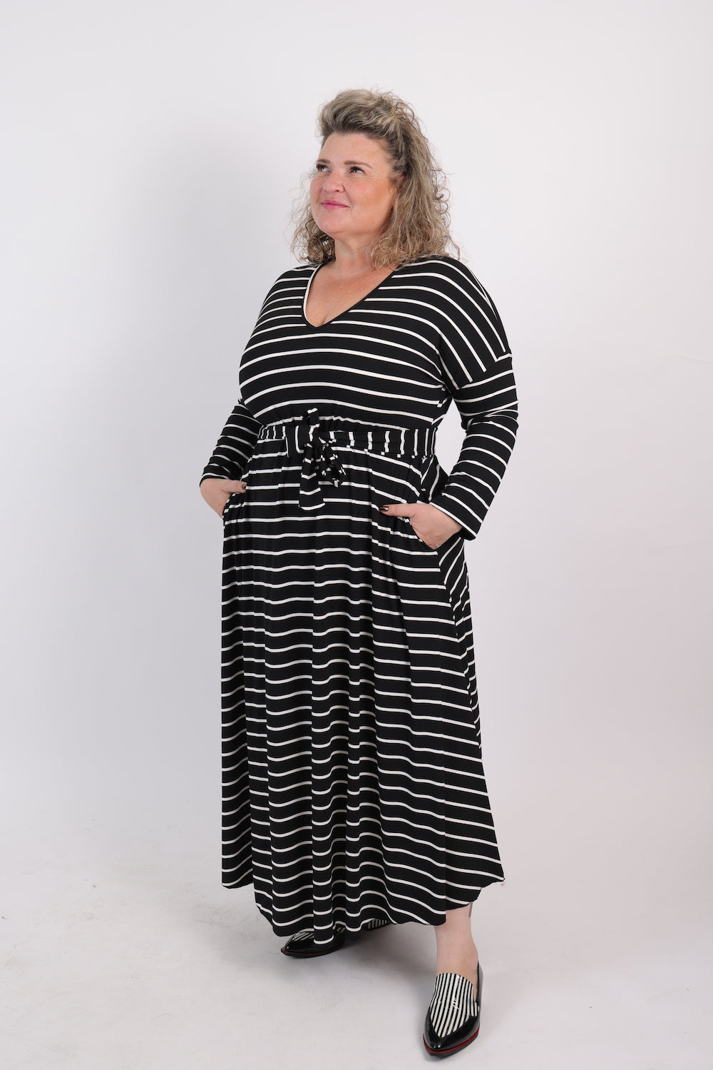 שמלת תכבסי לפעמים - פסים שחור לבן