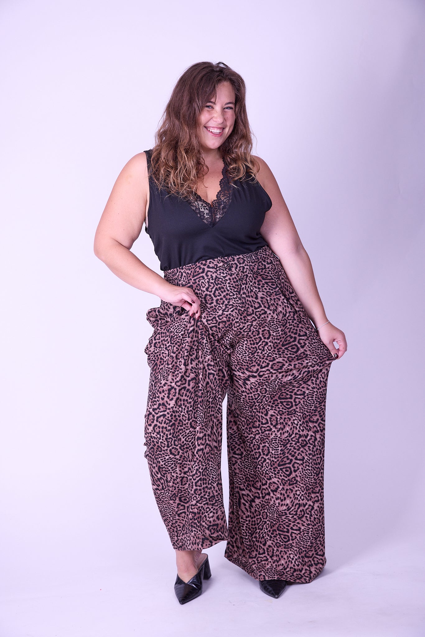 מכנסי מולי - חברבורות קטנות חומות ואפל