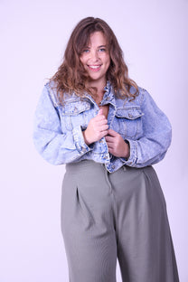 ג׳קט ורד- ג׳ינס משופשף