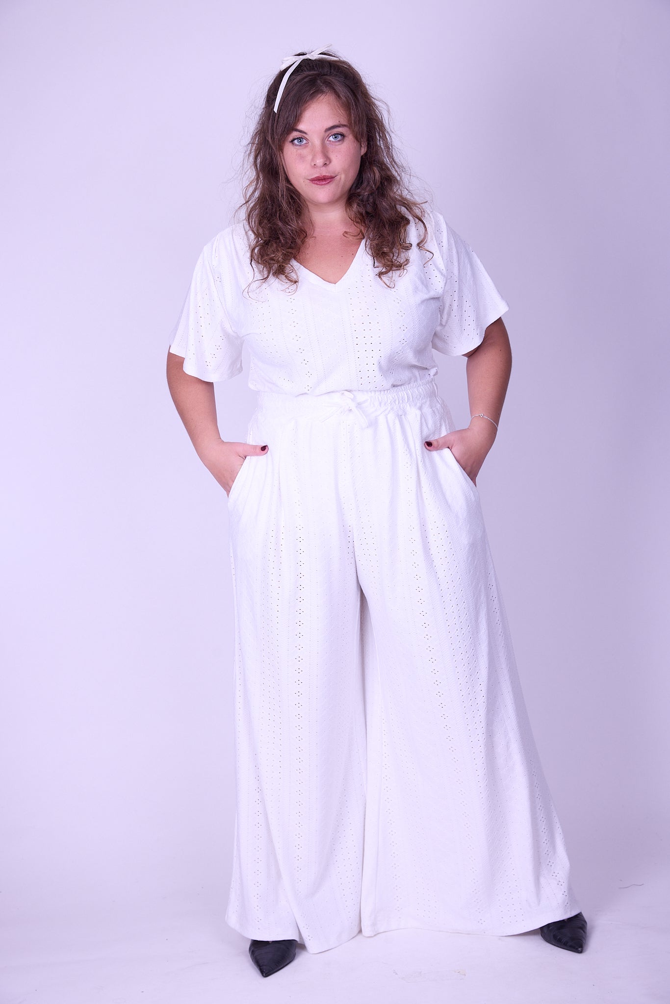 טישירט חרשנית -לבן לייקרה דמוי תחרה