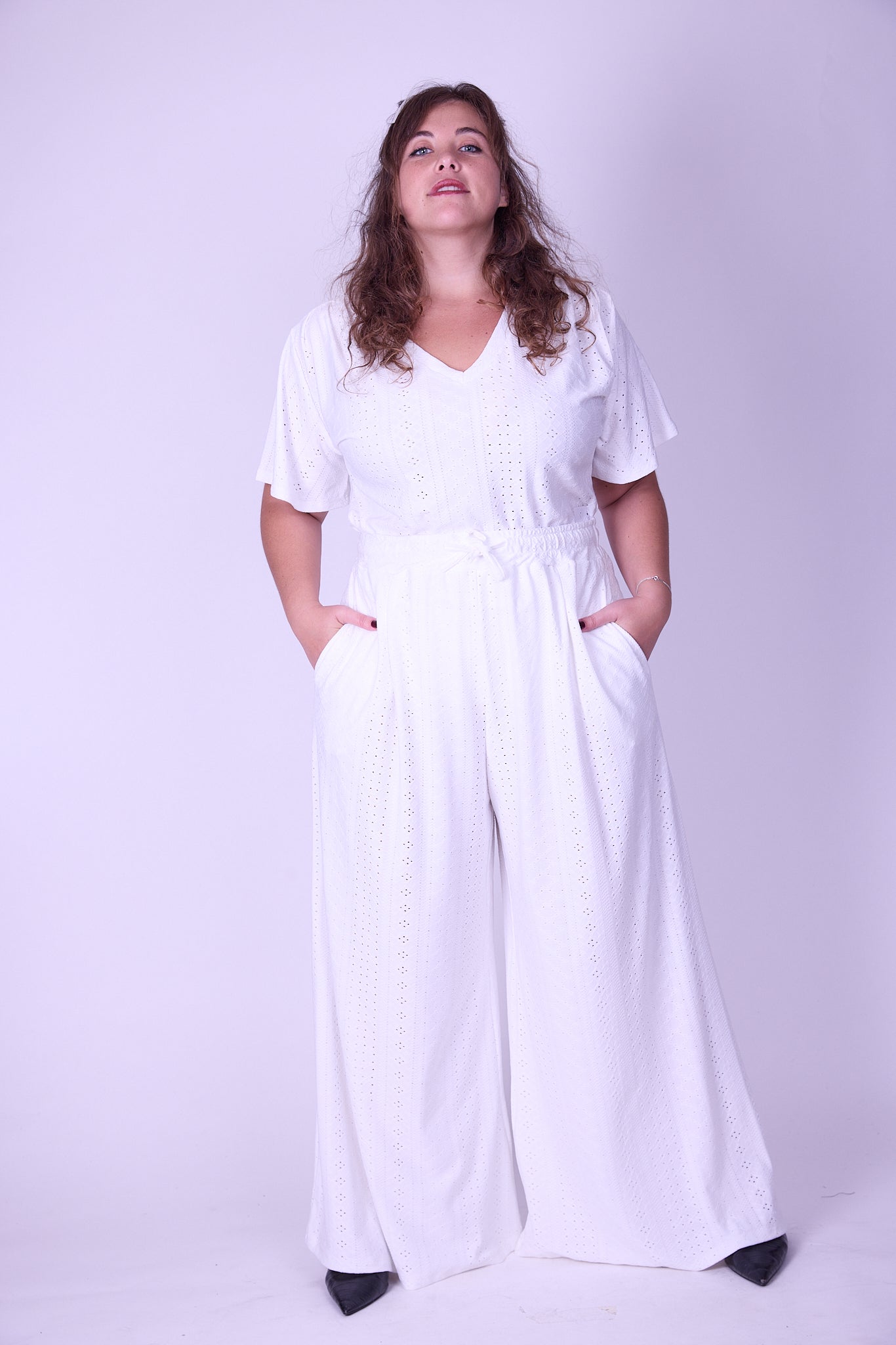 טישירט חרשנית -לבן לייקרה דמוי תחרה