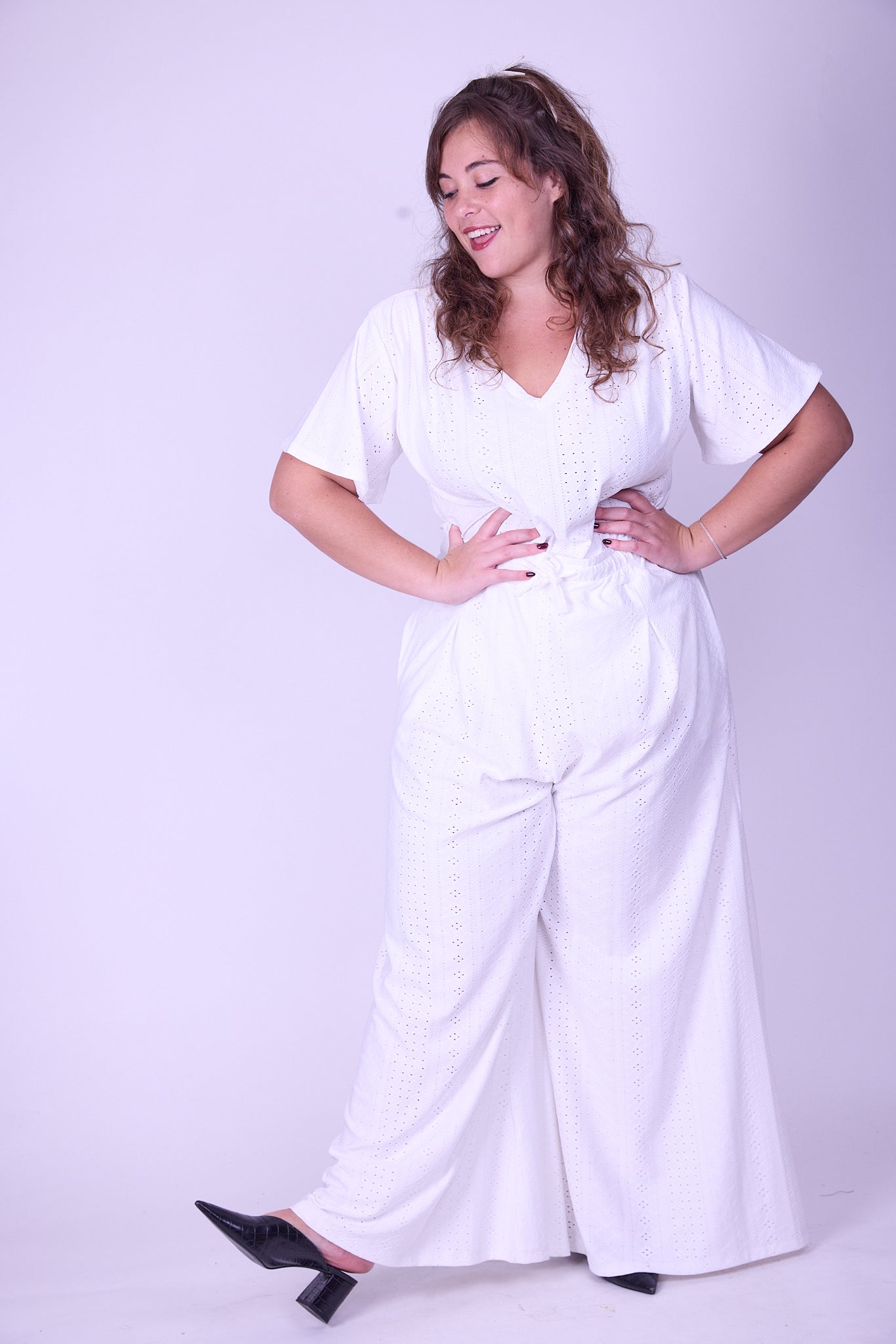 טישירט חרשנית -לבן לייקרה דמוי תחרה