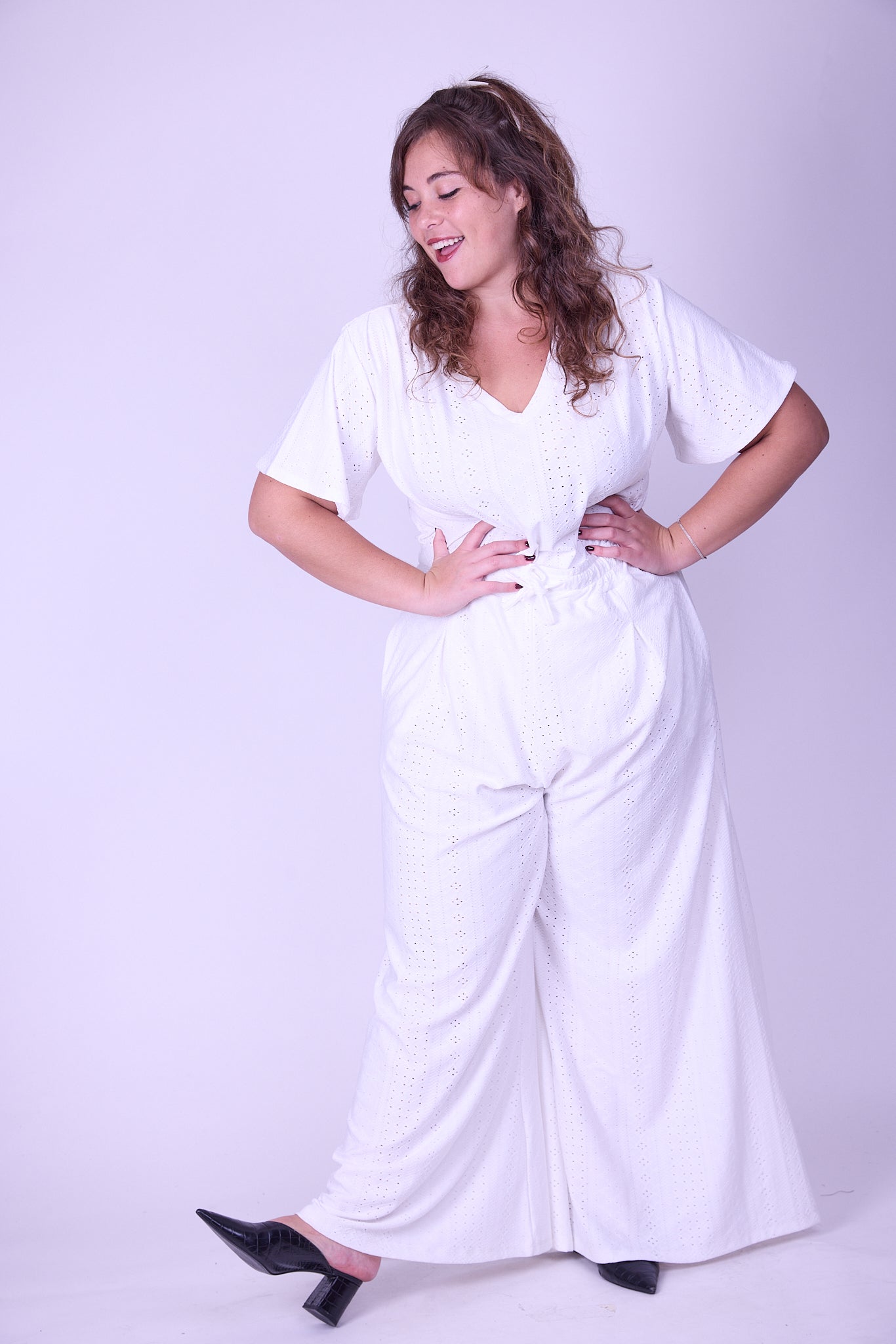 טישירט חרשנית -לבן לייקרה דמוי תחרה