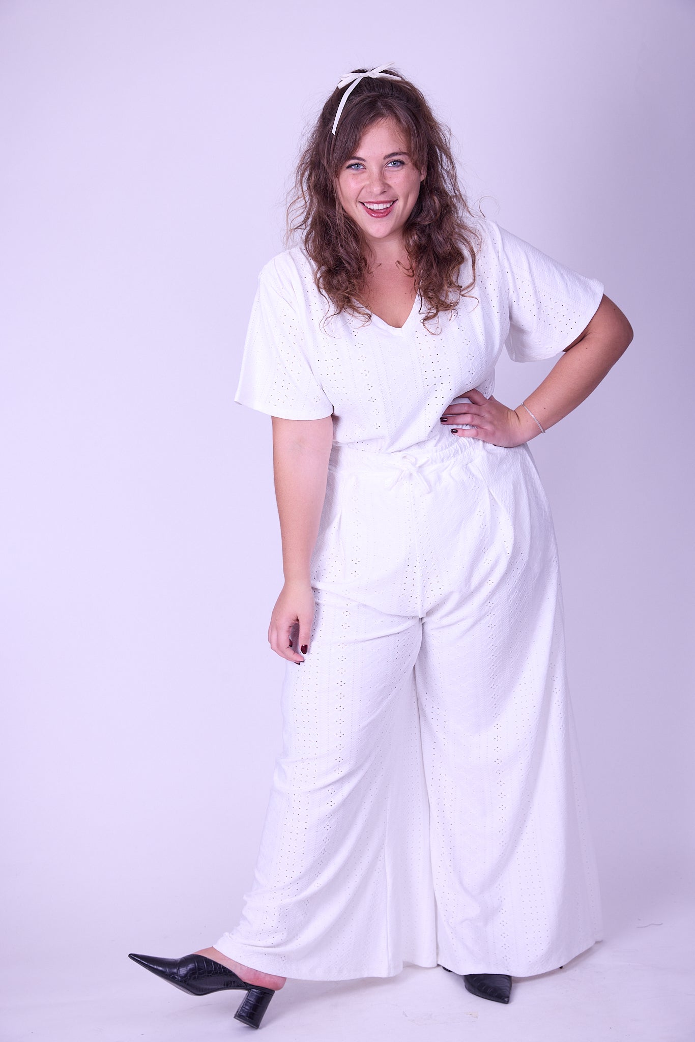 טישירט חרשנית -לבן לייקרה דמוי תחרה