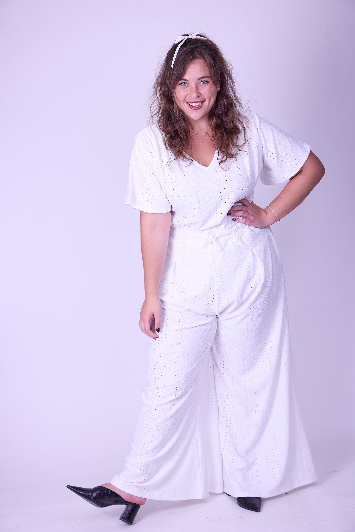 טישירט חרשנית -לבן לייקרה דמוי תחרה