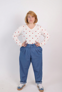 טישירט וי מאסט - אדום לבן לבבות