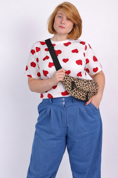 טישירט לב ליבי- לבן לבבות אדומים