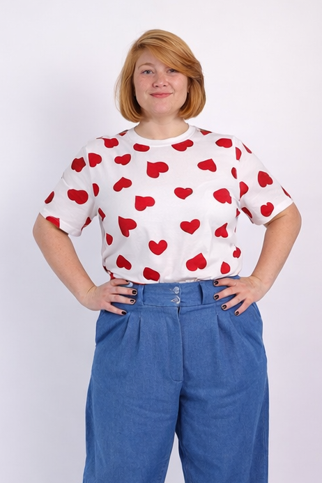 טישירט לב ליבי- לבן לבבות אדומים