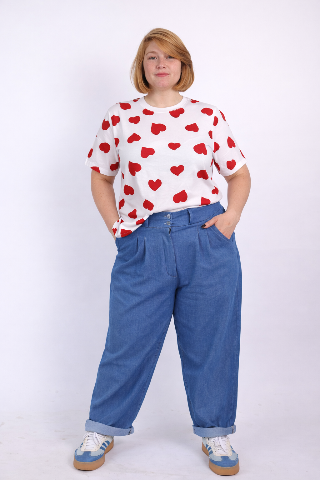 טישירט לב ליבי- לבן לבבות אדומים