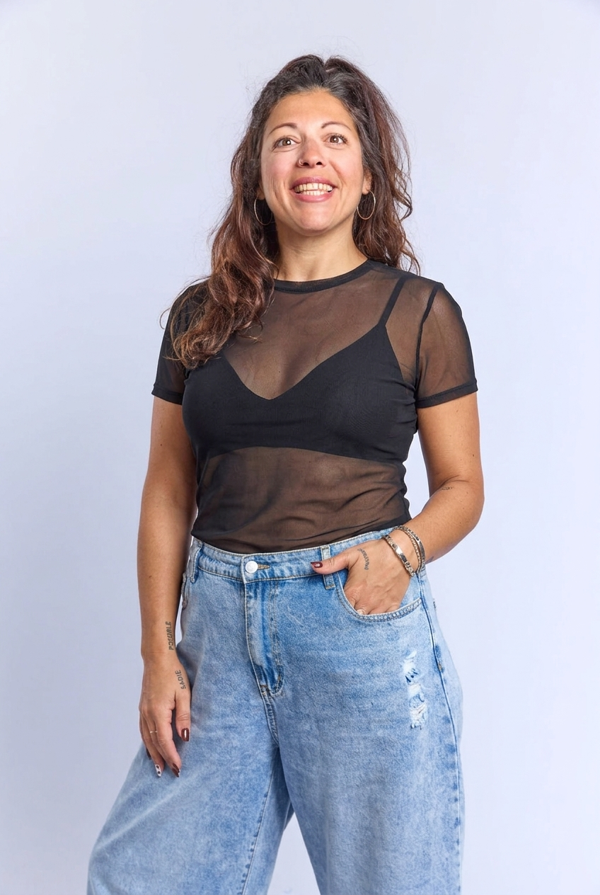 חולצת רואים לך - שחור